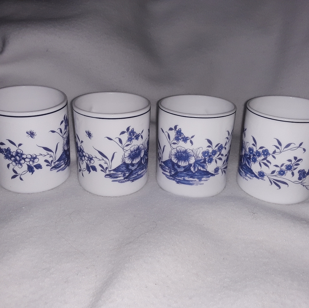 Arcopal France Milk Glass Coffee Tea Cups Mugs Set of 4